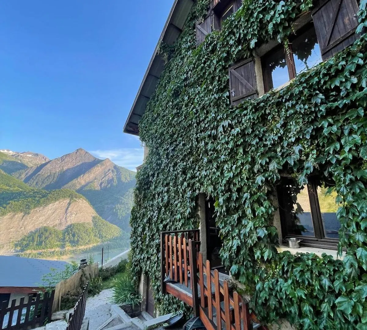 Holiday home Gite L'Emparis A 10 Minutes Des Deux-Alpes Mizoen